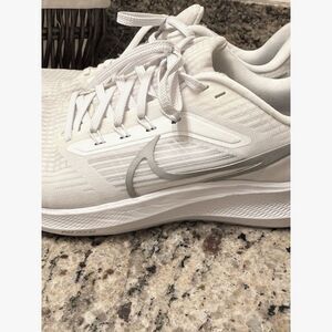Nike Pegasus 39 "White/Metallic Silver/Pure Platinum" Women's All White, 9.5